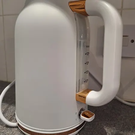 Old Coach House With Garage *