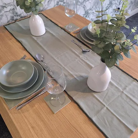 Old Coach House With Garage 公寓 *