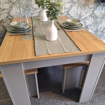 Old Coach House With Garage 斯卡伯勒