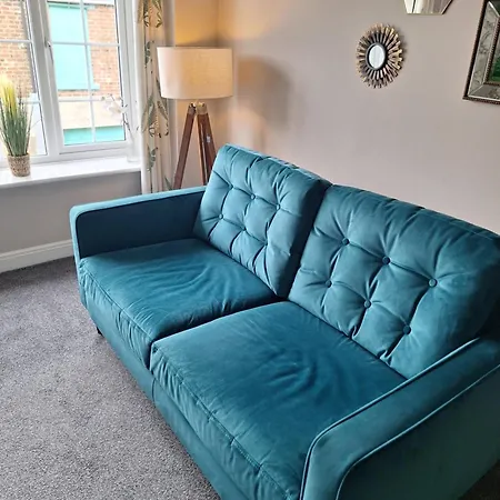 Old Coach House With Garage 公寓 *