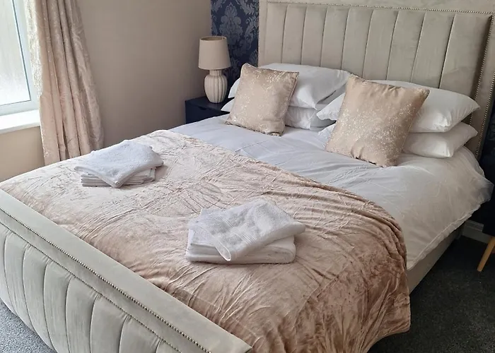 Old Coach House With Garage 斯卡伯勒