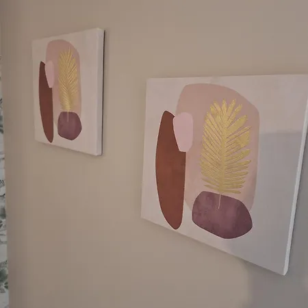 아파트 Old Coach House With Garage