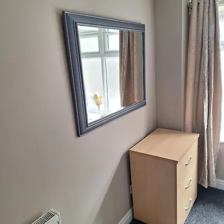 Apartman Old Coach House With Garage