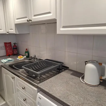 Old Coach House With Garage Apartamento