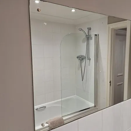 Old Coach House With Garage *