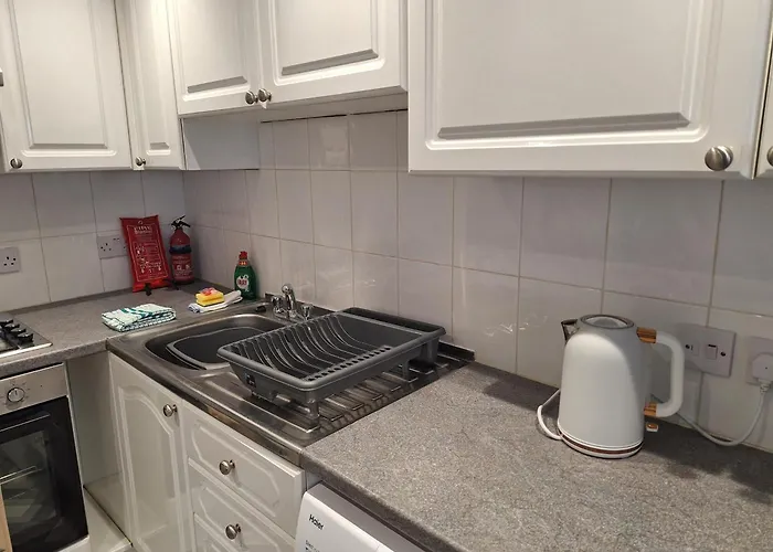 Old Coach House With Garage Apartamento