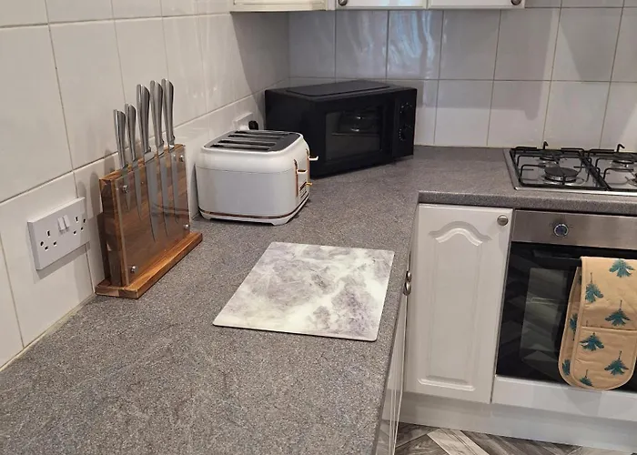 Old Coach House With Garage