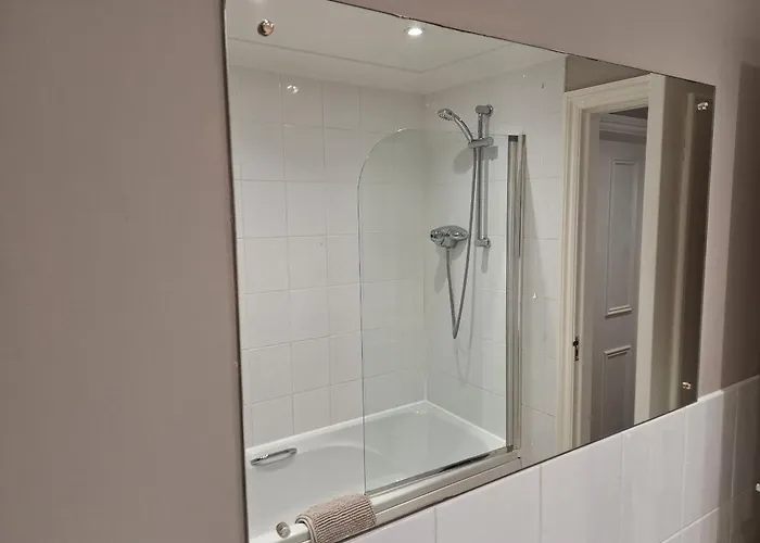 Old Coach House With Garage *