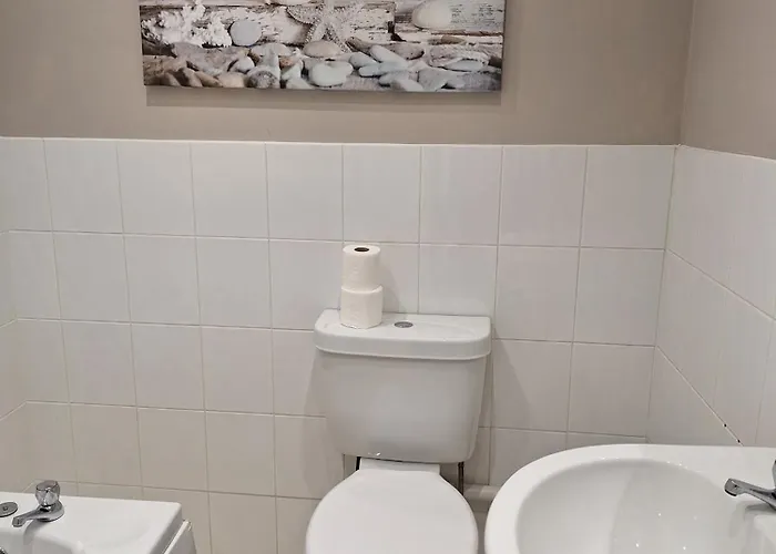 Old Coach House With Garage