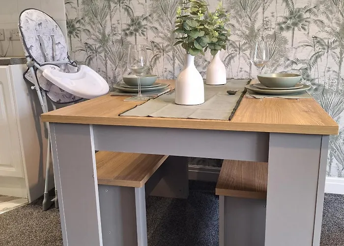 Old Coach House With Garage Apartman Scarborough