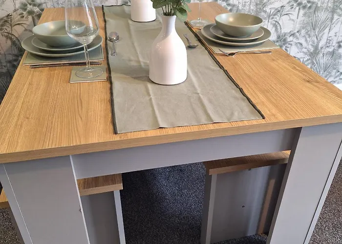 Old Coach House With Garage *