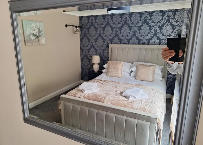 Old Coach House With Garage * Scarborough