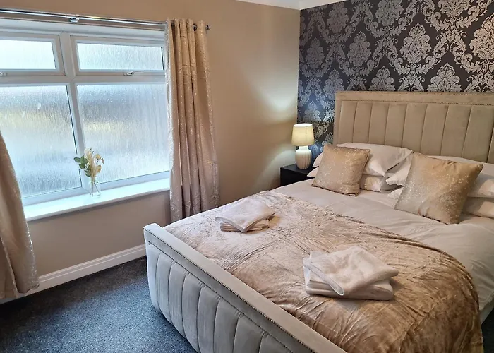 Old Coach House With Garage Scarborough