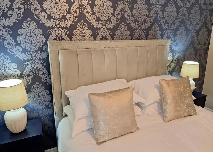 Old Coach House With Garage Scarborough